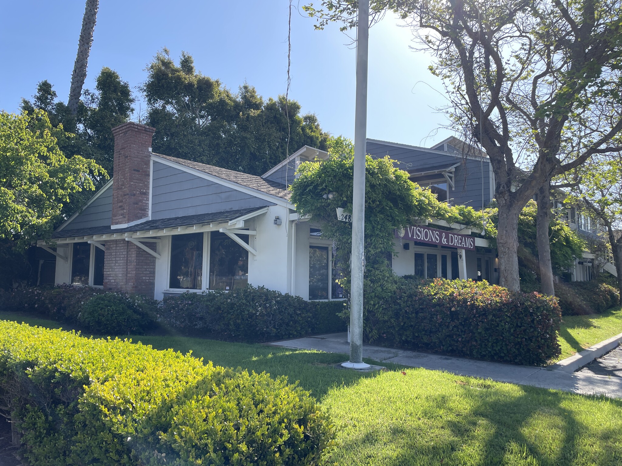 2482 Newport Blvd, Costa Mesa, CA à louer Photo de l’immeuble– Image 1 sur 19