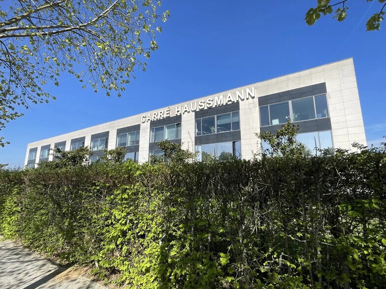 Bureau dans Lieusaint à louer - Photo de l’immeuble – Image 1 sur 8