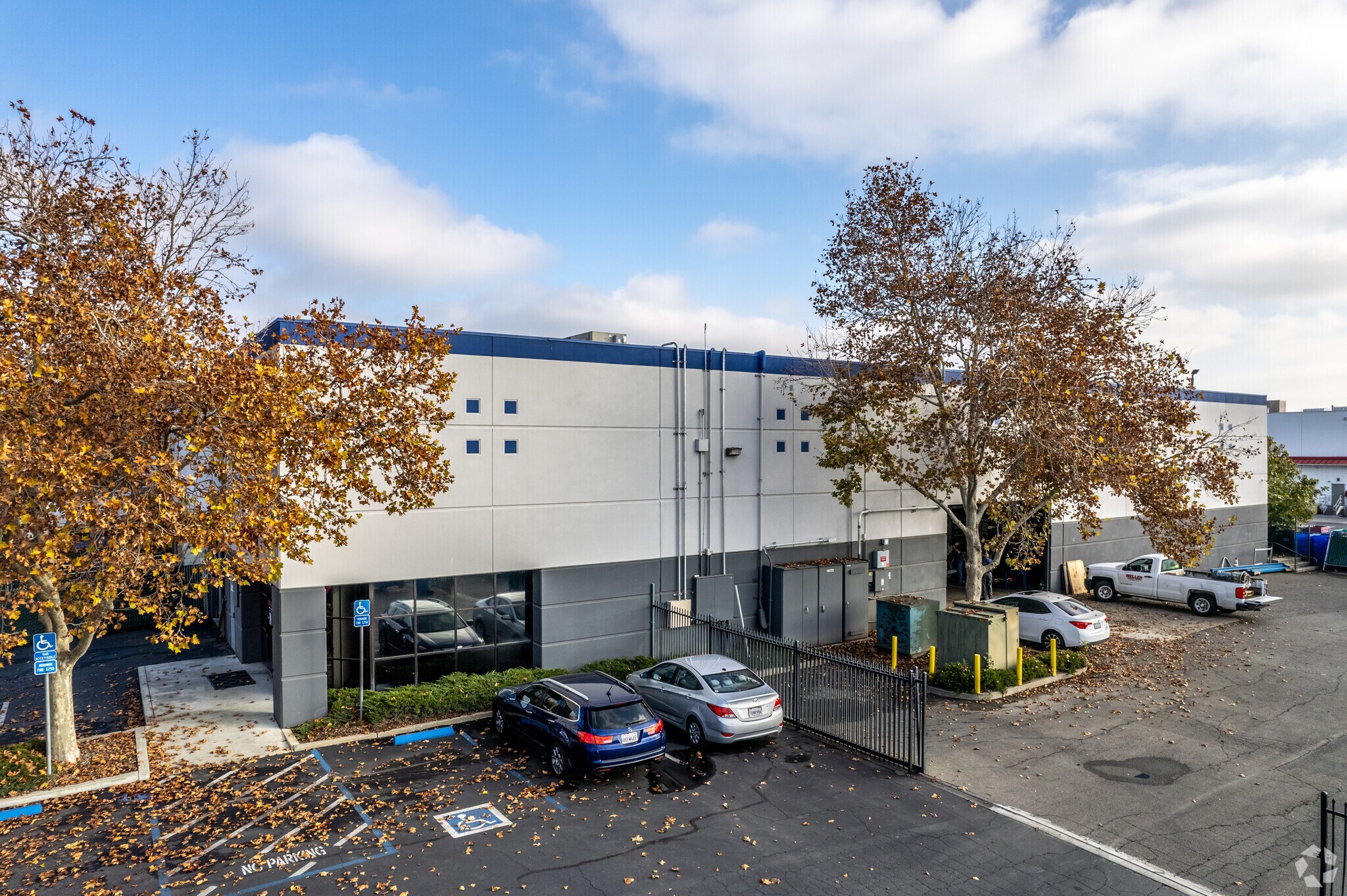 1424 N Market Blvd, Sacramento, CA à louer Photo de l’immeuble– Image 1 sur 4