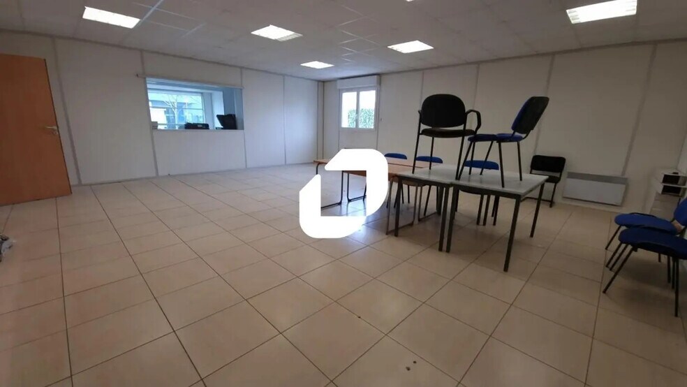 Industriel/Logistique dans Thorigny-sur-Marne à vendre - Photo de l’immeuble – Image 3 sur 12