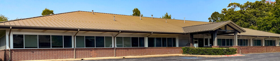 1202 NE McClain Rd, Bentonville, AR à louer - Photo de l’immeuble – Image 2 sur 2