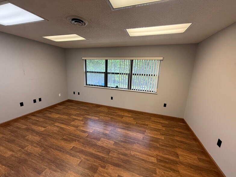 7594 Slate Ridge Blvd, Reynoldsburg, OH à louer - Photo de l’immeuble – Image 3 sur 8