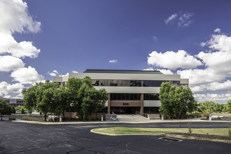 600 Corporate Center Dr, Coraopolis, PA à louer Photo de l’immeuble– Image 1 sur 17