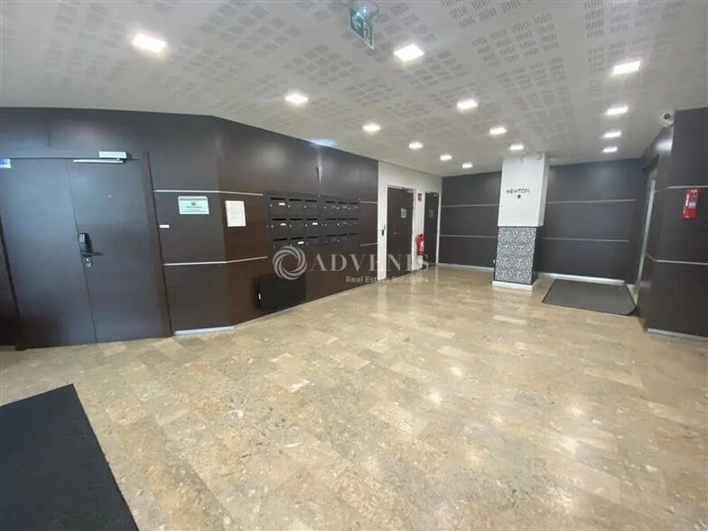 Bureau dans Lognes à louer - Hall d’entrée – Image 2 sur 10