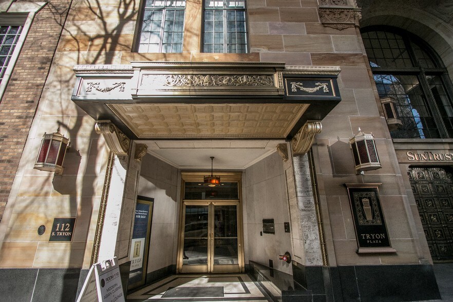 112 S Tryon St, Charlotte, NC à vendre - Photo de l’immeuble – Image 3 sur 14