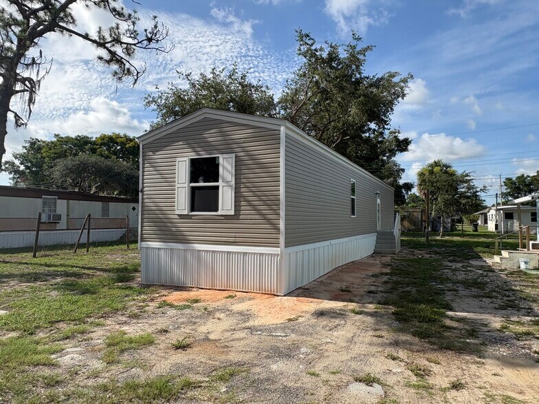 725 N Chestnut Rd, Lakeland, FL à vendre - Photo de l’immeuble – Image 3 sur 8