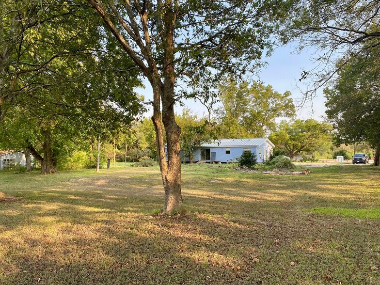 700 TX-332 Loop, Liberty Hill, TX à vendre - Photo de l’immeuble – Image 3 sur 11