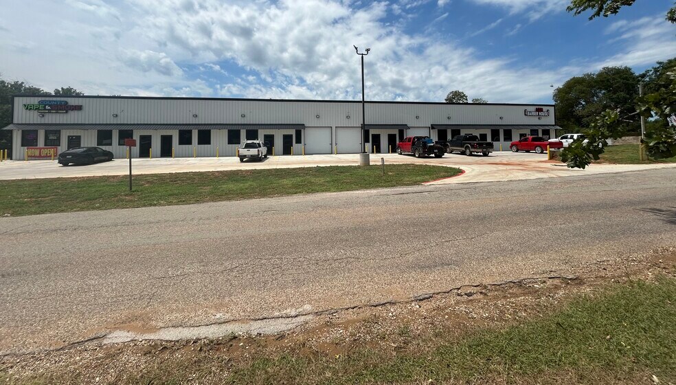 201 N County Rd, Alvarado, TX à louer - Photo de l’immeuble – Image 2 sur 3