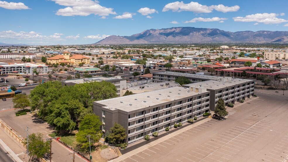 2020 Menaul Blvd NE, Albuquerque, NM à vendre - Photo de l’immeuble – Image 2 sur 5