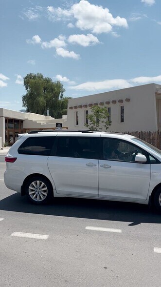 224 Paseo del Pueblo Sur, Taos, NM à vendre - Vidéo sur l’annonce professionnelle – Image 3 sur 16