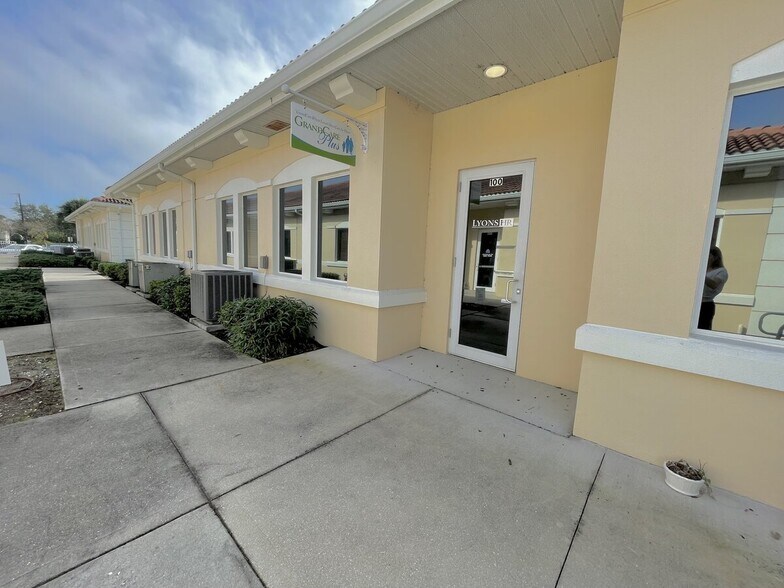 25074 Olympia Ave, Punta Gorda, FL à vendre - Photo de l’immeuble – Image 3 sur 33