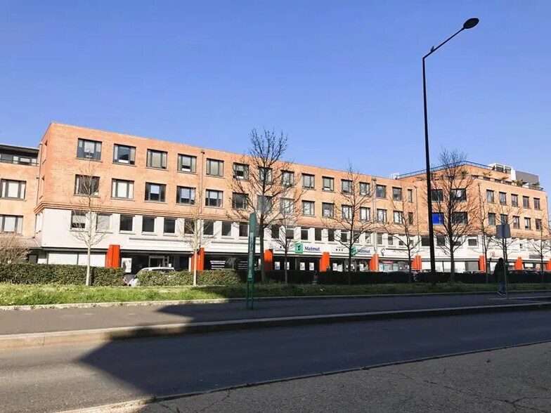 Bureau dans Évry-Courcouronnes à louer - Photo de l’immeuble – Image 1 sur 4