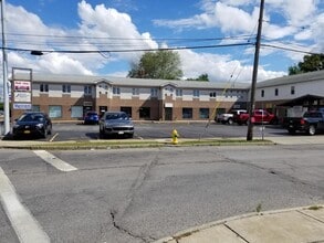 7703 Niagara Falls Blvd, Niagara Falls, NY à louer Photo de l’immeuble– Image 1 sur 13