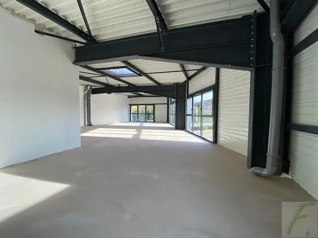 Local d'activités dans Sillingy à vendre Photo intérieure– Image 1 sur 5