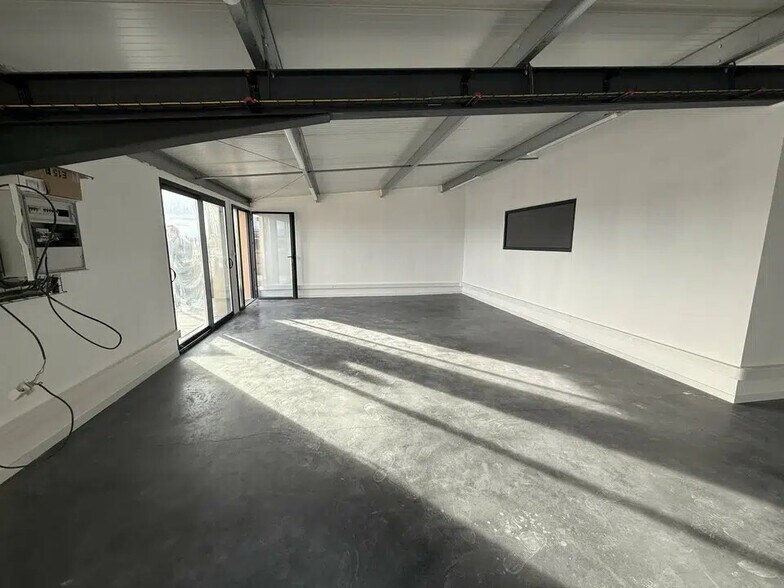 Bureau dans Le Thor à louer - Photo intérieure – Image 1 sur 4