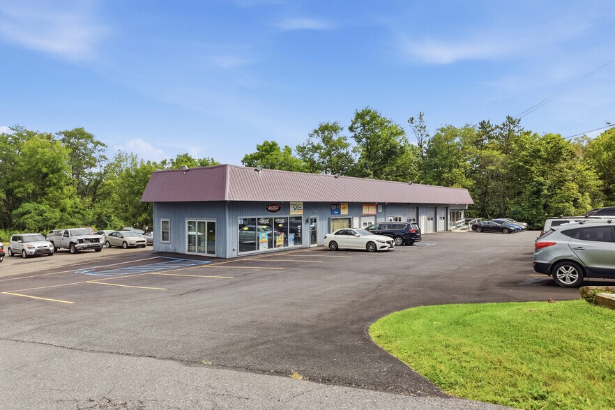 106 Camellia Rd, Brodheadsville, PA à vendre - Photo de l’immeuble – Image 2 sur 30