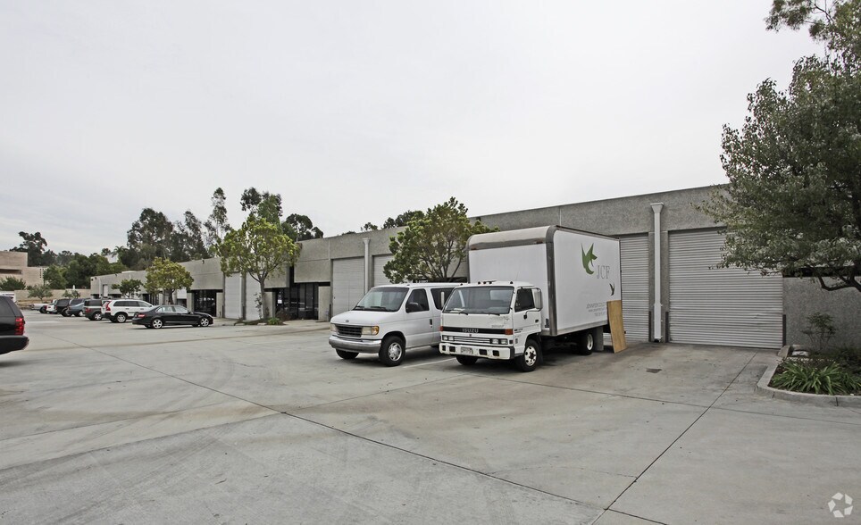 2105 Camino Vida Roble, Carlsbad, CA à louer - Photo de l’immeuble – Image 1 sur 7