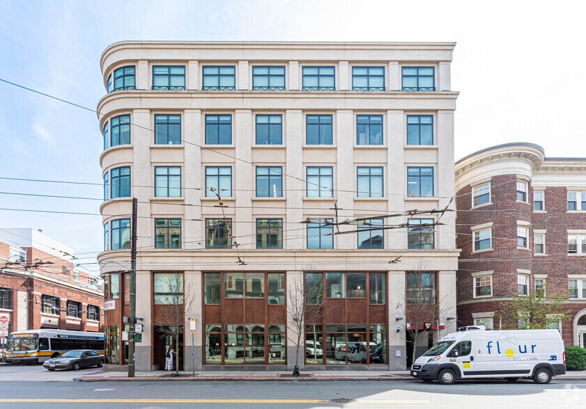 114 Mount Auburn St, Cambridge, MA à louer - Photo de l’immeuble – Image 3 sur 4