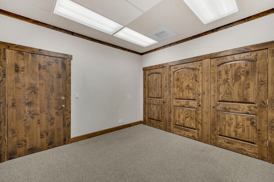 56870 Venture Ln, Sunriver, OR à louer - Photo de l’immeuble – Image 2 sur 11