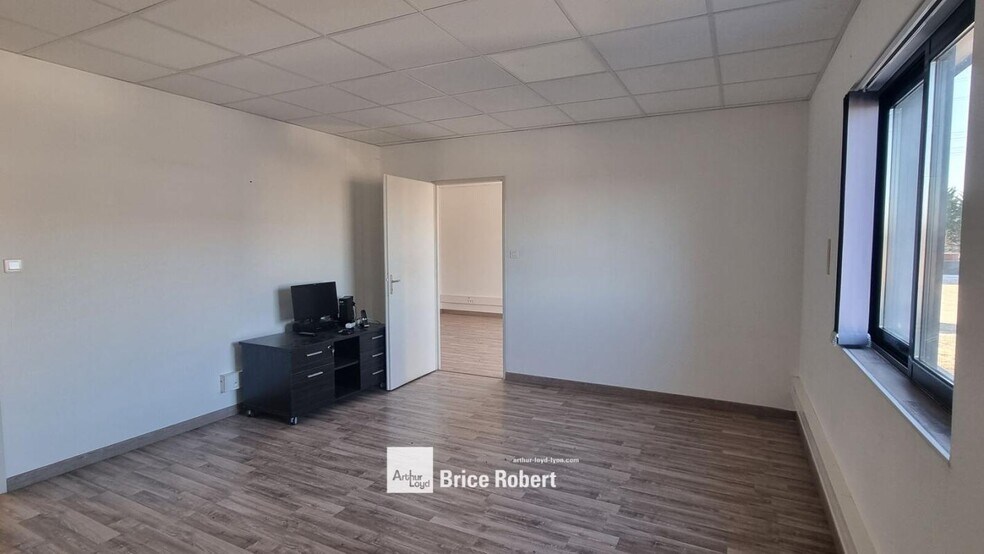 214 Rue De L'Artisanat, Saint-André-de-Corcy à louer - Photo intérieure – Image 2 sur 5