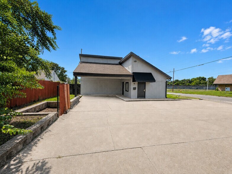 901 E Loula St, Olathe, KS à louer - Photo de l’immeuble – Image 2 sur 3