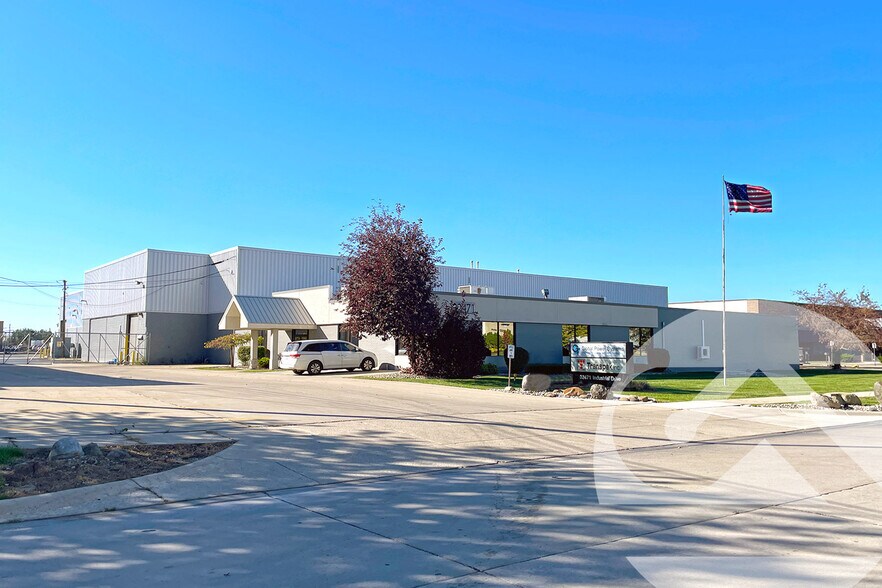32471 Industrial Dr, Madison Heights, MI à louer - Photo de l’immeuble – Image 1 sur 11
