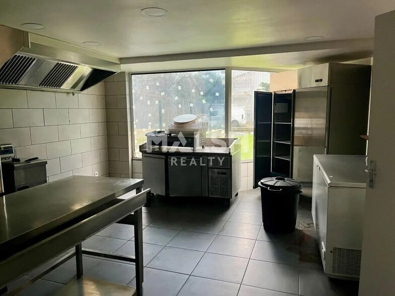 Local commercial dans Écully à vendre - Photo intérieure – Image 2 sur 3