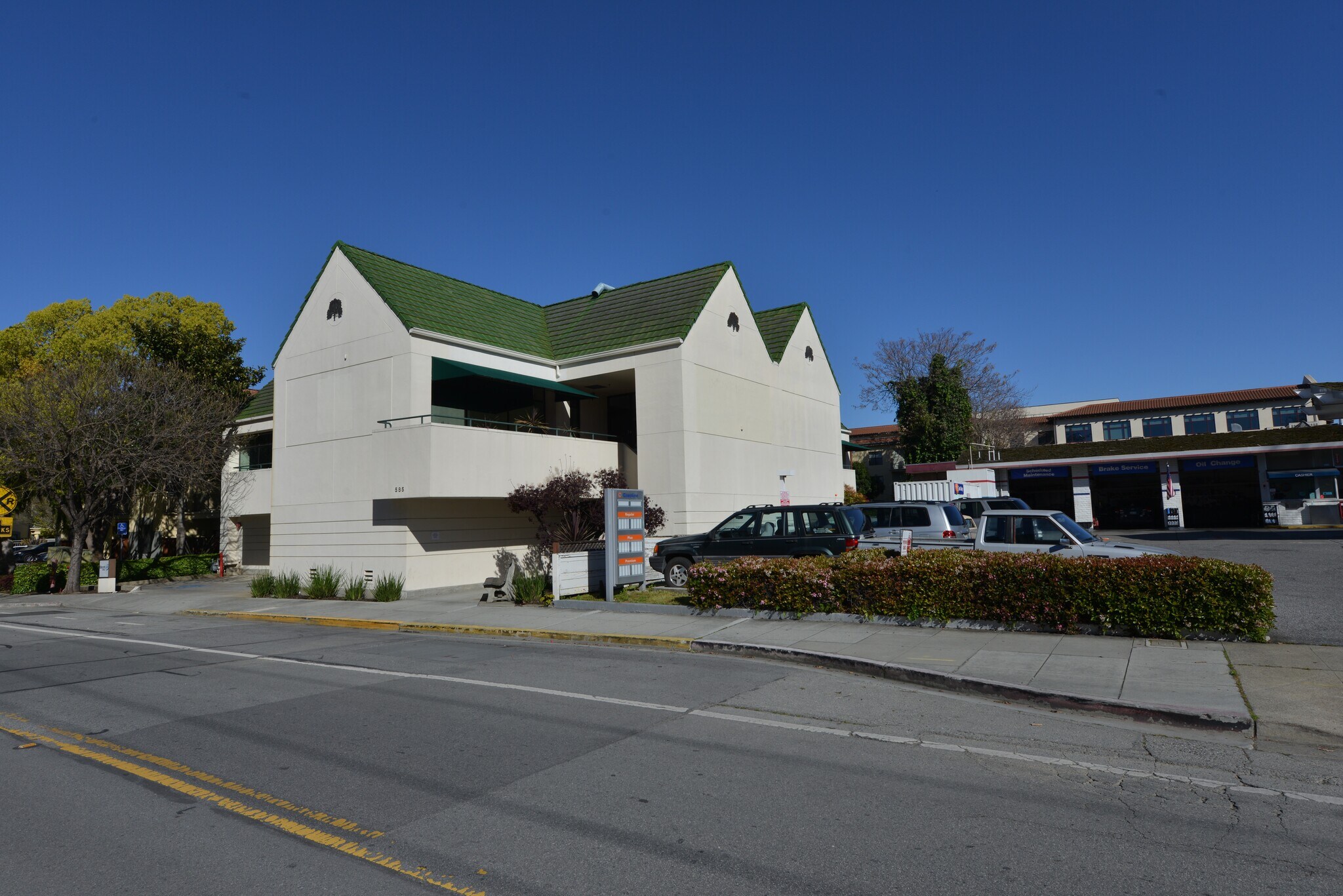 585 Glenwood Ave, Menlo Park, CA à louer Photo de l’immeuble– Image 1 sur 25