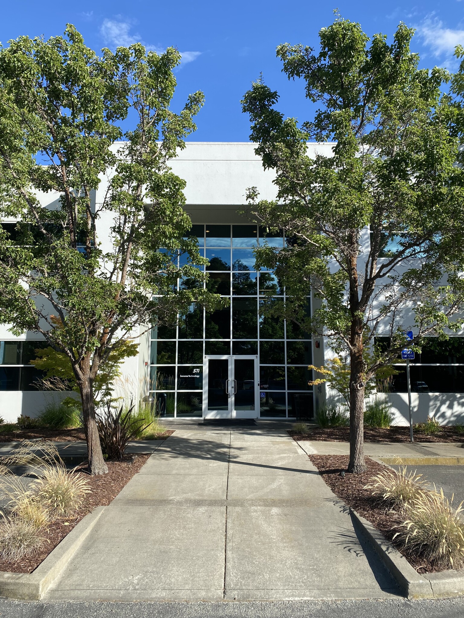 1450 N McDowell Blvd, Petaluma, CA à louer Photo de l’immeuble– Image 1 sur 5