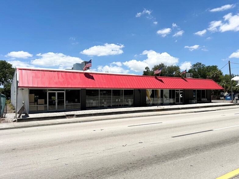 1782 Fowler St, Fort Myers, FL à vendre - Photo de l’immeuble – Image 2 sur 5