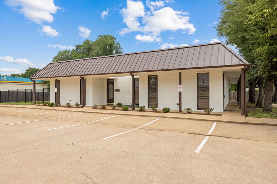 3901 W Pioneer Pky, Arlington, TX à vendre - Photo de l’immeuble – Image 2 sur 25