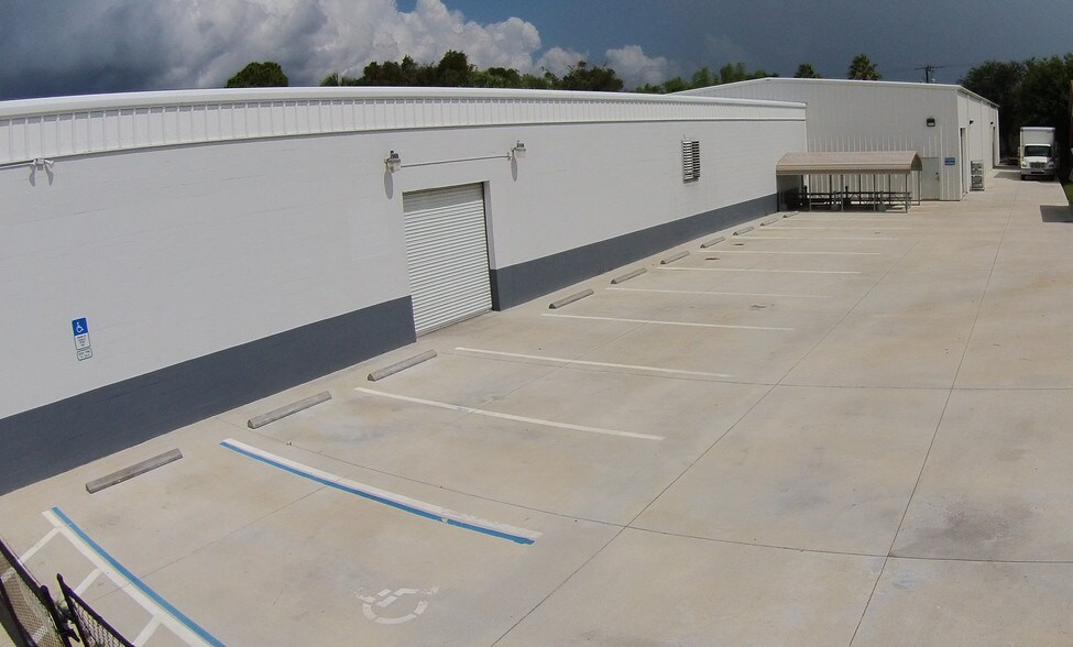 534 Saint Johns St, Cocoa, FL à vendre - Photo de l’immeuble – Image 3 sur 3