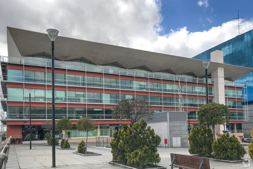 Plaza Constitución, 2, Fuenlabrada, Madrid à louer - Photo de l’immeuble – Image 2 sur 2