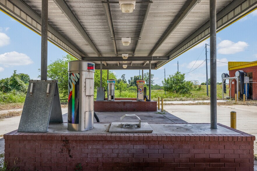621 W Travis St, La Grange, TX à vendre - Photo de l’immeuble – Image 3 sur 23