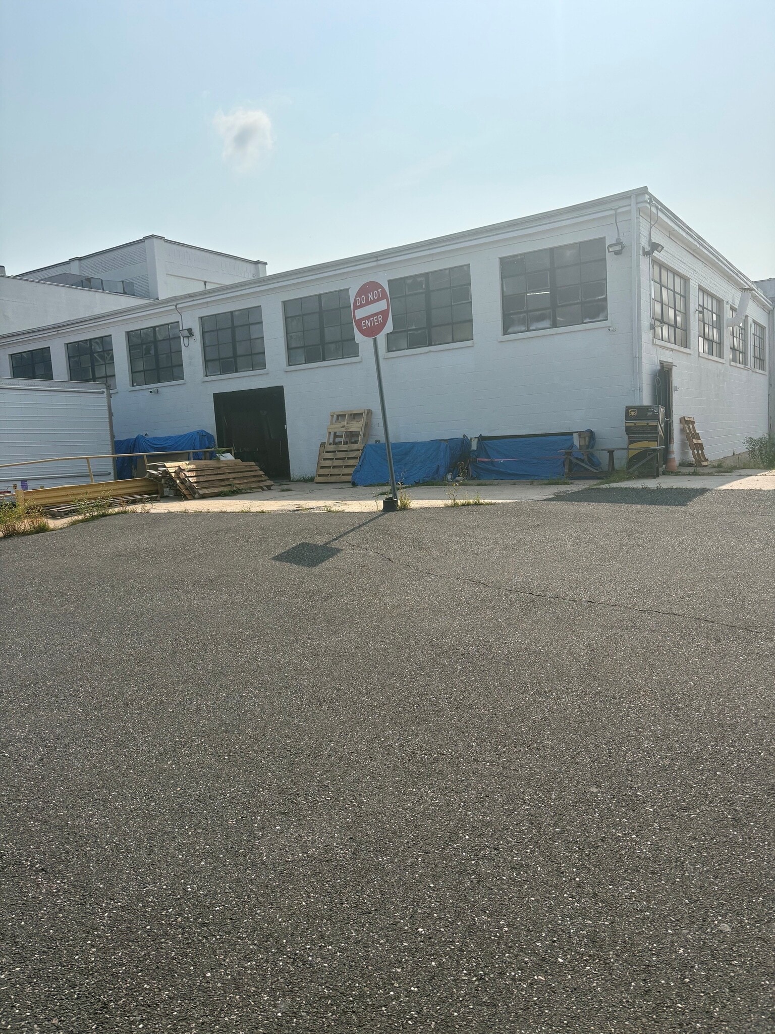 409 Joyce Kilmer Ave, New Brunswick, NJ à louer Photo de l’immeuble– Image 1 sur 3