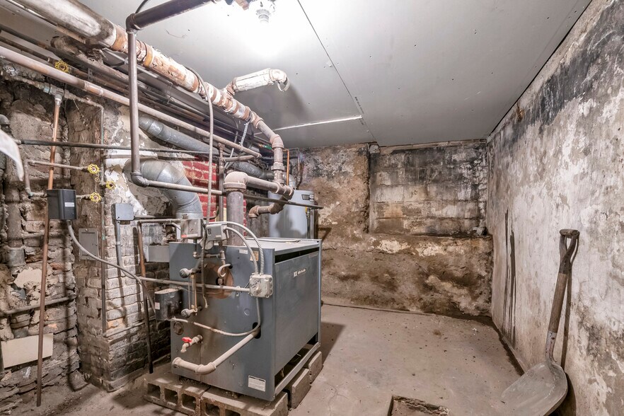 8646 18th Ave, Brooklyn, NY à vendre - Photo de l’immeuble – Image 2 sur 18