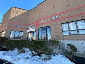 108 Clematis Ave, Waltham, MA à louer Photo intérieure– Image 1 sur 19