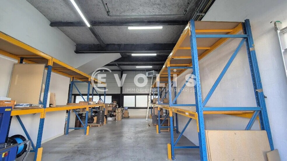 Local d’activités dans Chanteloup-en-Brie à louer - Photo de l’immeuble – Image 2 sur 12