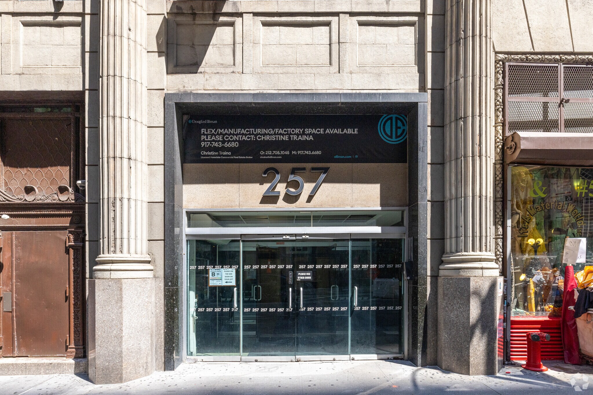 257 W 39th St, New York, NY à louer Photo de l’immeuble– Image 1 sur 3
