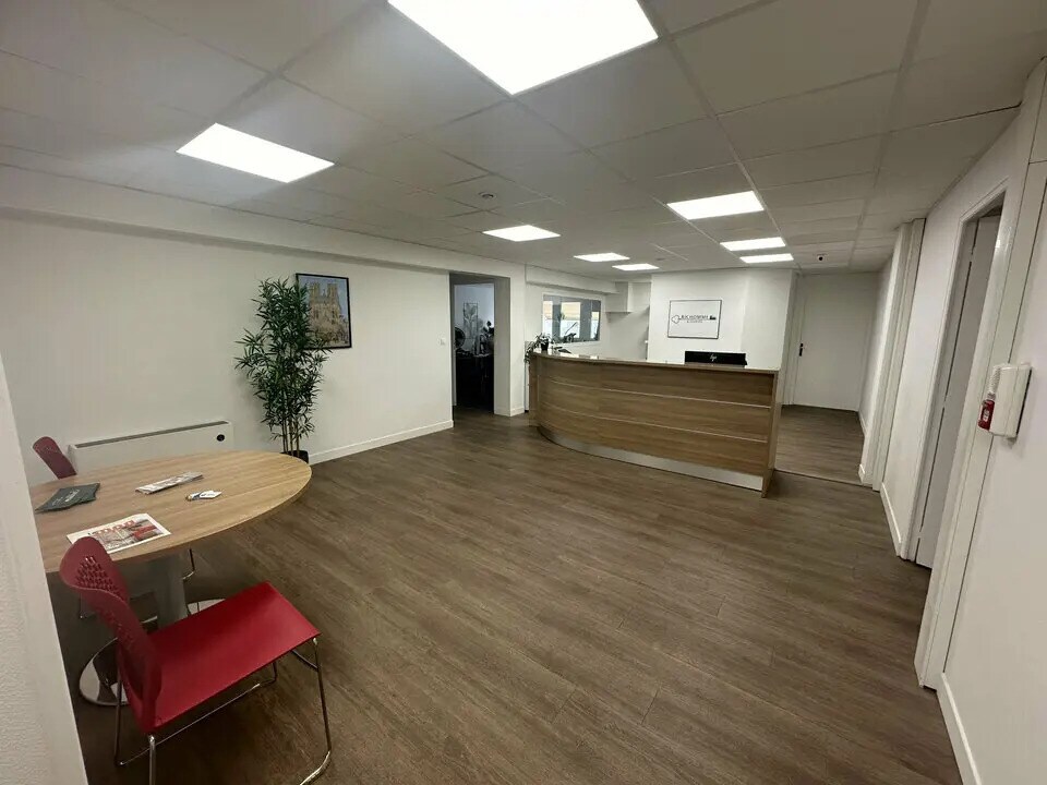 Bureau dans Reims à louer Photo de l’immeuble– Image 1 sur 6