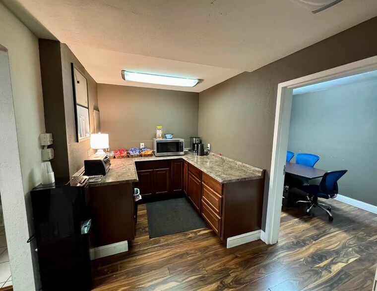 1590 Rollins Rd, Burlingame, CA à louer - Photo intérieure – Image 3 sur 9