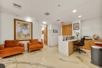 800 Second Ave, New York, NY à louer Photo de l’immeuble– Image 2 sur 15