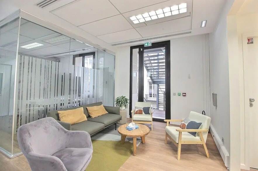 55 Rue La Boétie, Paris à louer - Photo de l’immeuble – Image 3 sur 9