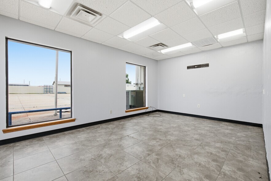 1300 N Broadway Ave, Ada, OK à vendre - Photo de l’immeuble – Image 3 sur 29