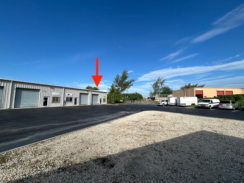 802 Old Dixie Hwy, West Palm Beach, FL à louer - Photo de l’immeuble – Image 3 sur 8