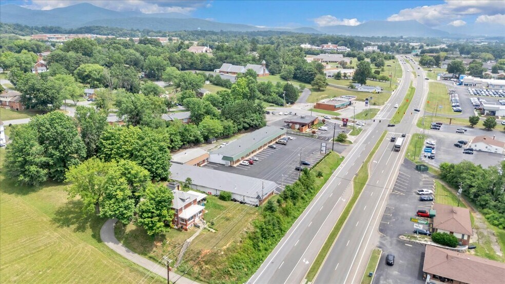 3100-3120 Peters Creek Rd, Roanoke, VA à vendre - Photo de l’immeuble – Image 3 sur 8