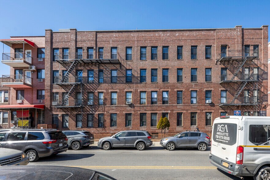 864 49th St, Brooklyn, NY à vendre - Photo de l’immeuble – Image 2 sur 7