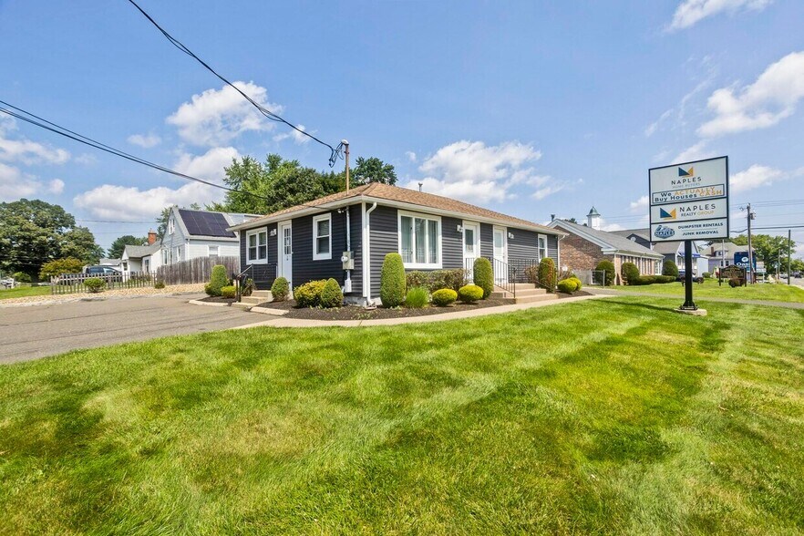660 Springfield St, Feeding Hills, MA à louer - Photo de l’immeuble – Image 1 sur 13