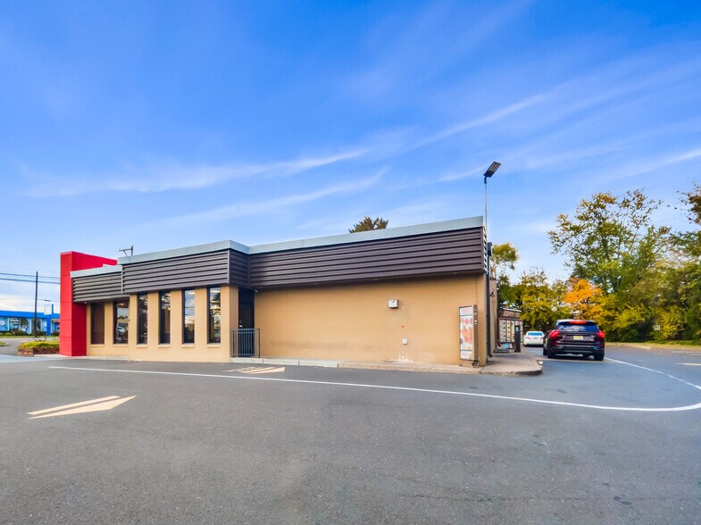 2041 Street Rd, Bensalem, PA à vendre - Photo de l’immeuble – Image 2 sur 9