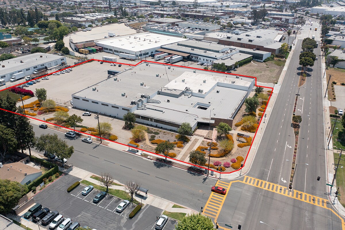 2300 S Eastern Ave, Commerce, CA à louer Photo de l’immeuble– Image 1 sur 9